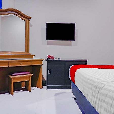 Oyo 117 Blueberry Homestay Джакарта Екстериор снимка