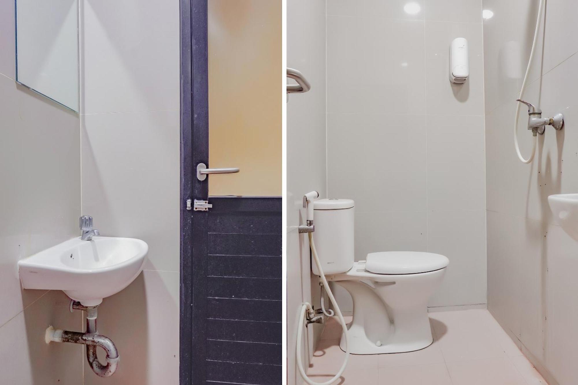 Oyo 117 Blueberry Homestay Джакарта Екстериор снимка