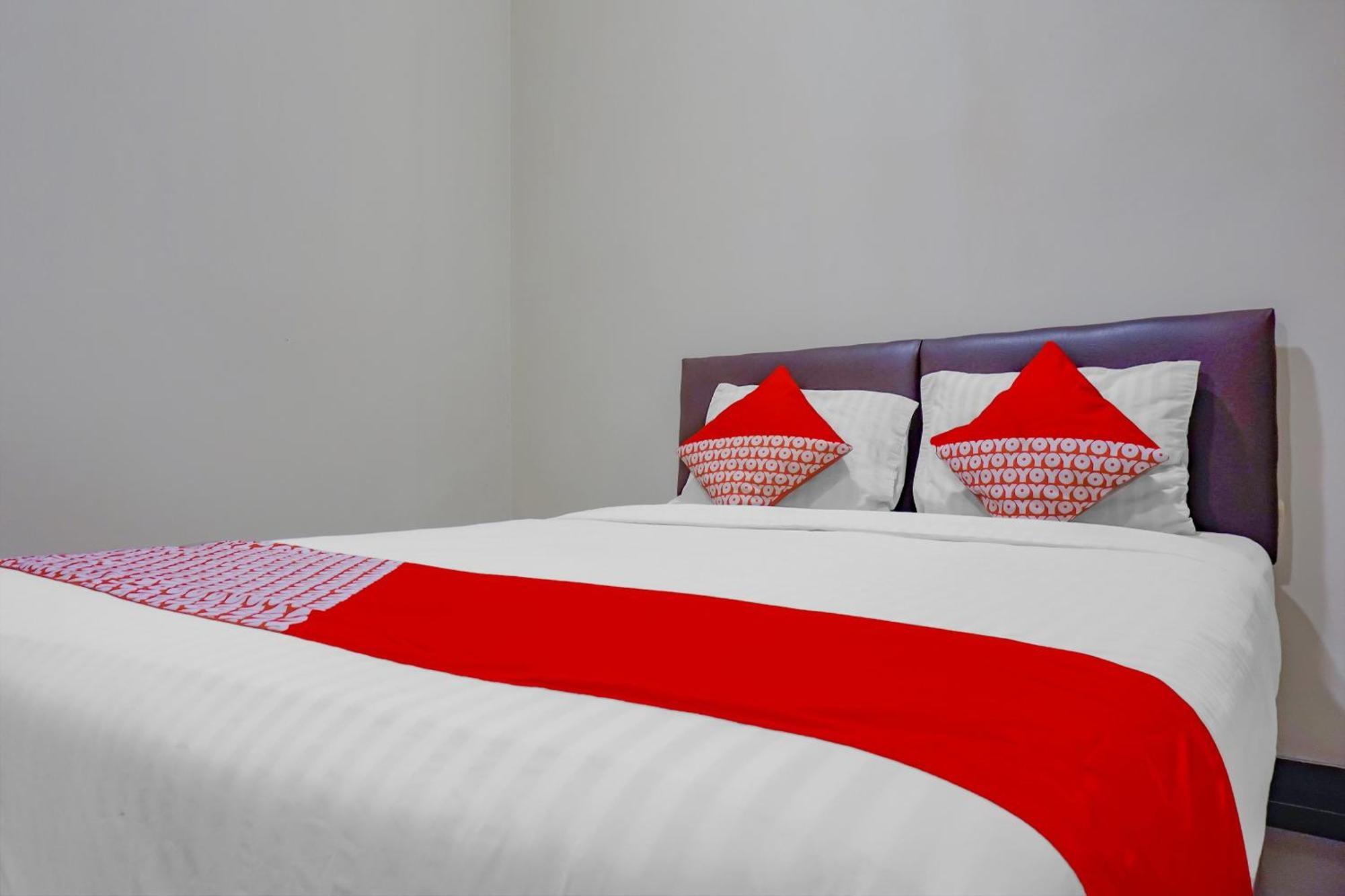 Oyo 117 Blueberry Homestay Джакарта Екстериор снимка