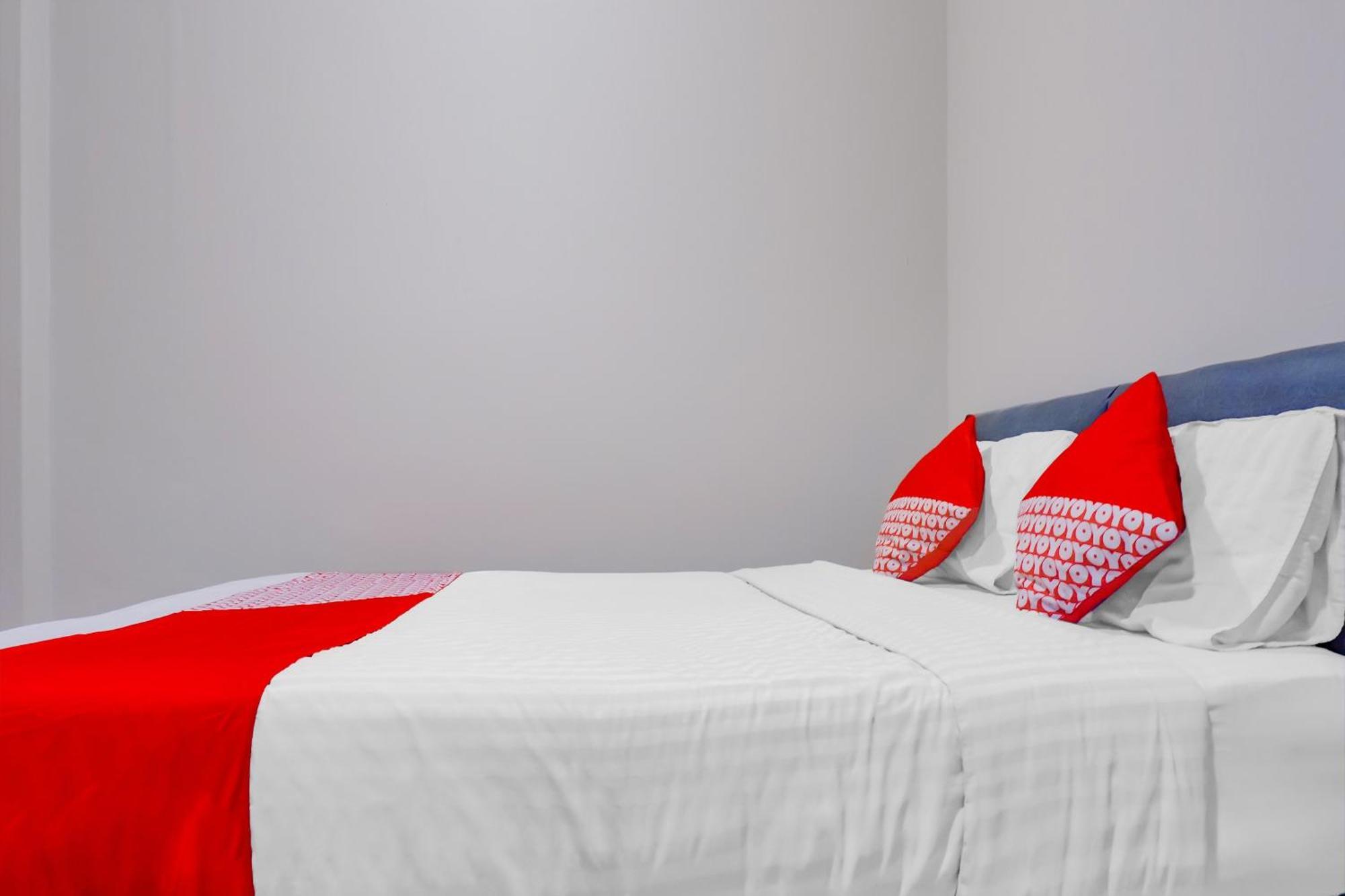 Oyo 117 Blueberry Homestay Джакарта Екстериор снимка