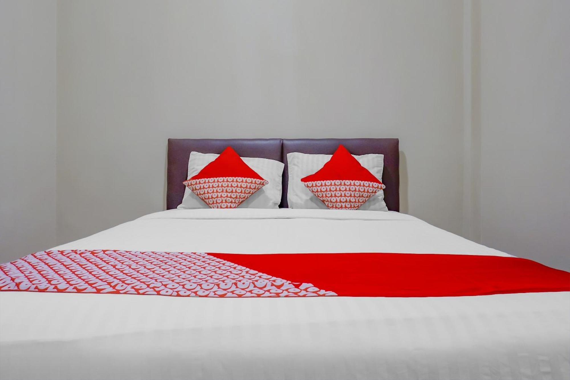 Oyo 117 Blueberry Homestay Джакарта Екстериор снимка