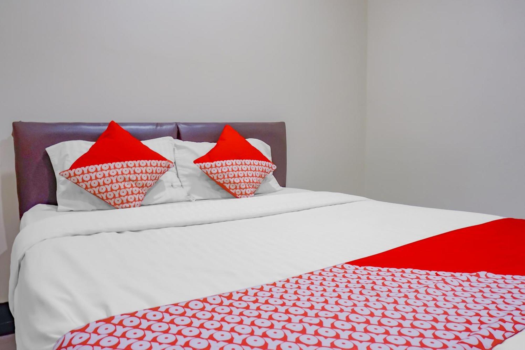 Oyo 117 Blueberry Homestay Джакарта Екстериор снимка