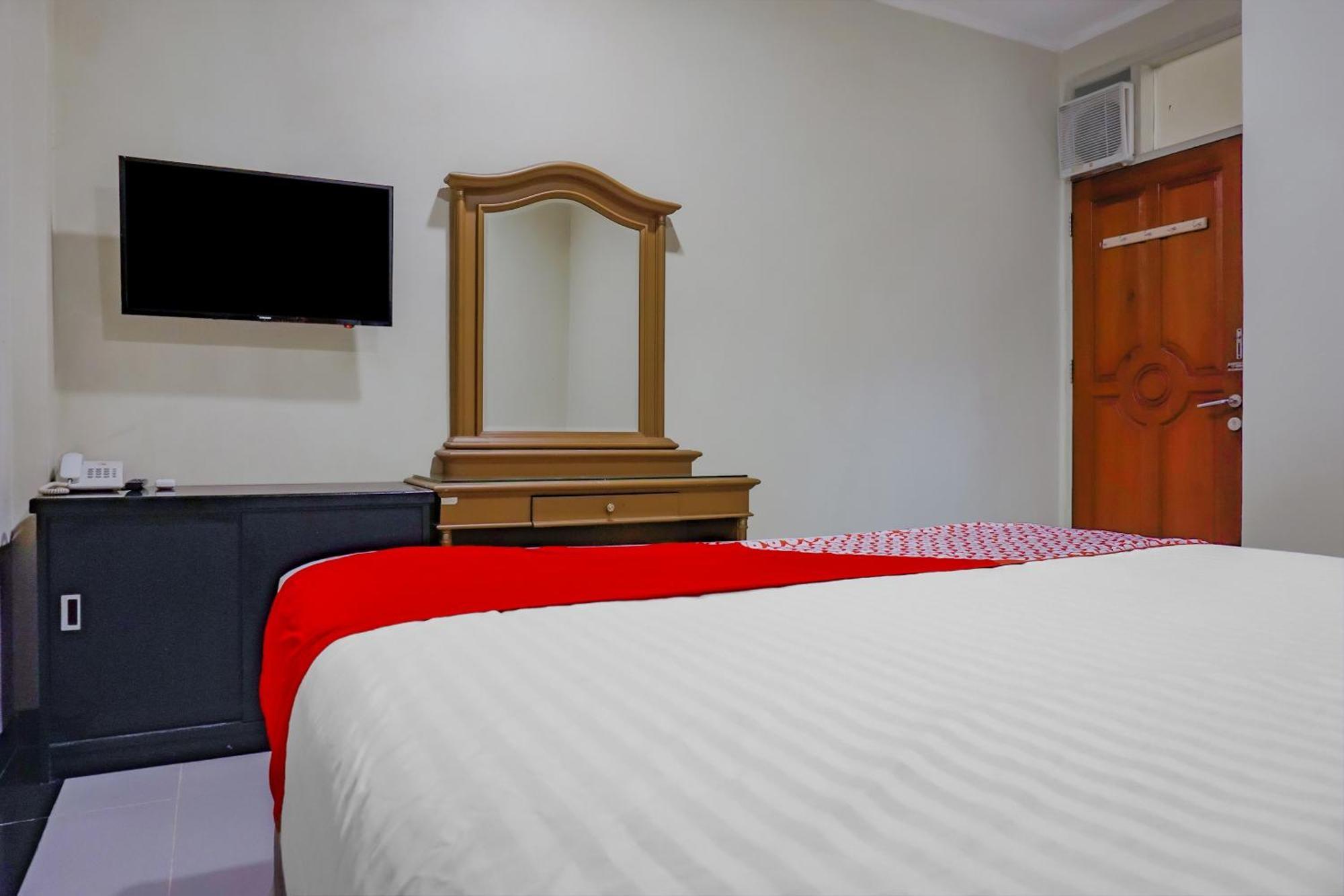 Oyo 117 Blueberry Homestay Джакарта Екстериор снимка