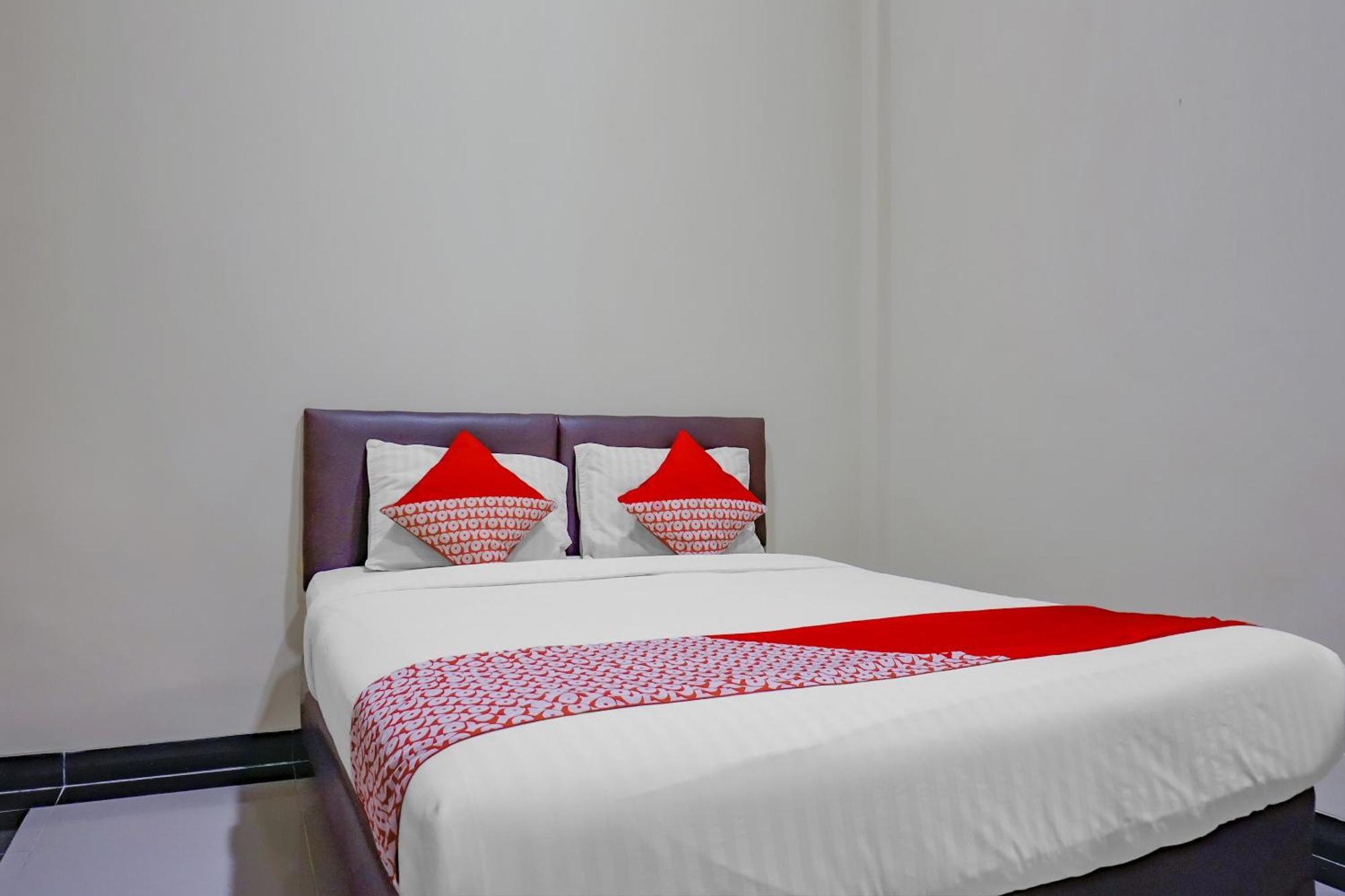 Oyo 117 Blueberry Homestay Джакарта Екстериор снимка