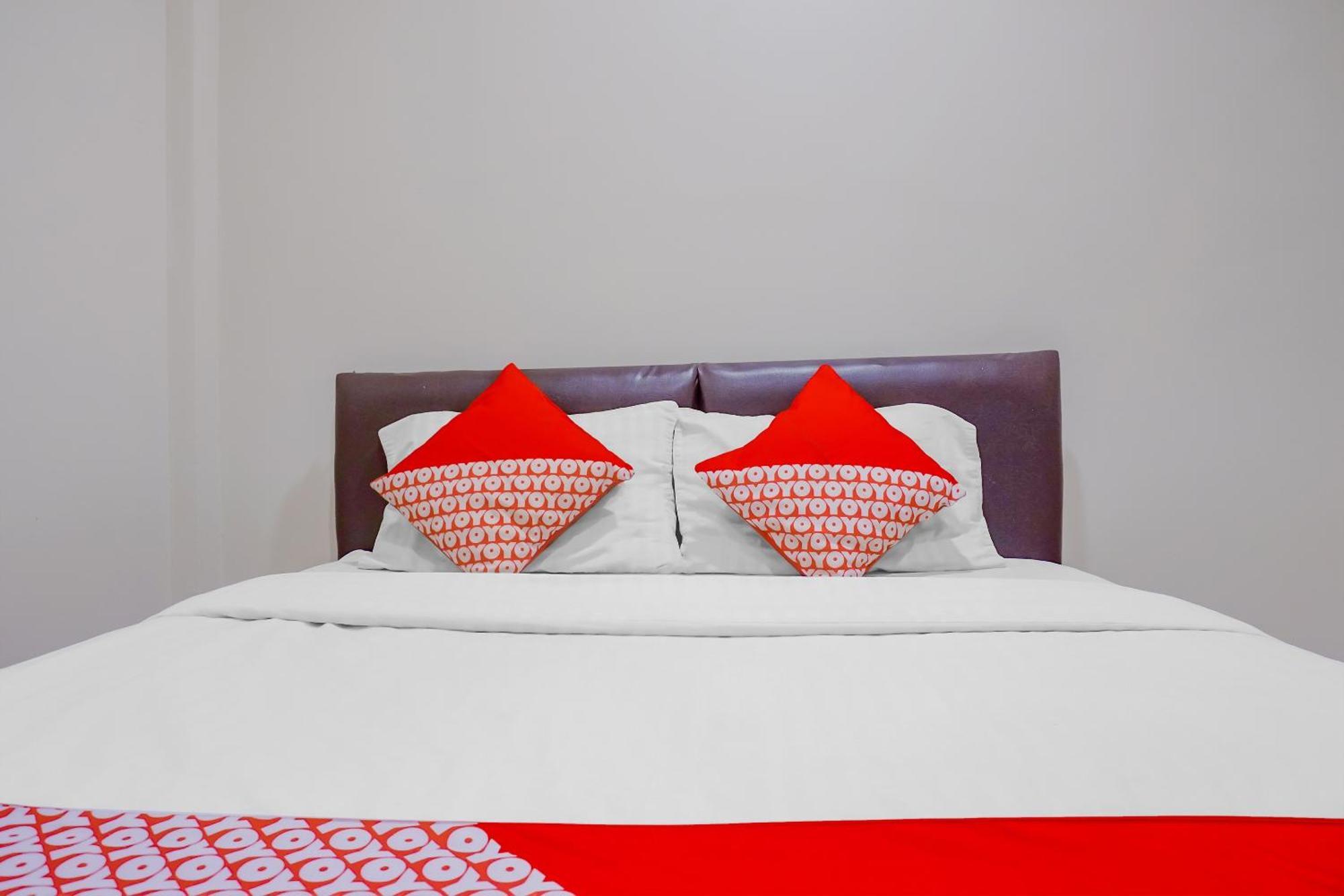 Oyo 117 Blueberry Homestay Джакарта Екстериор снимка