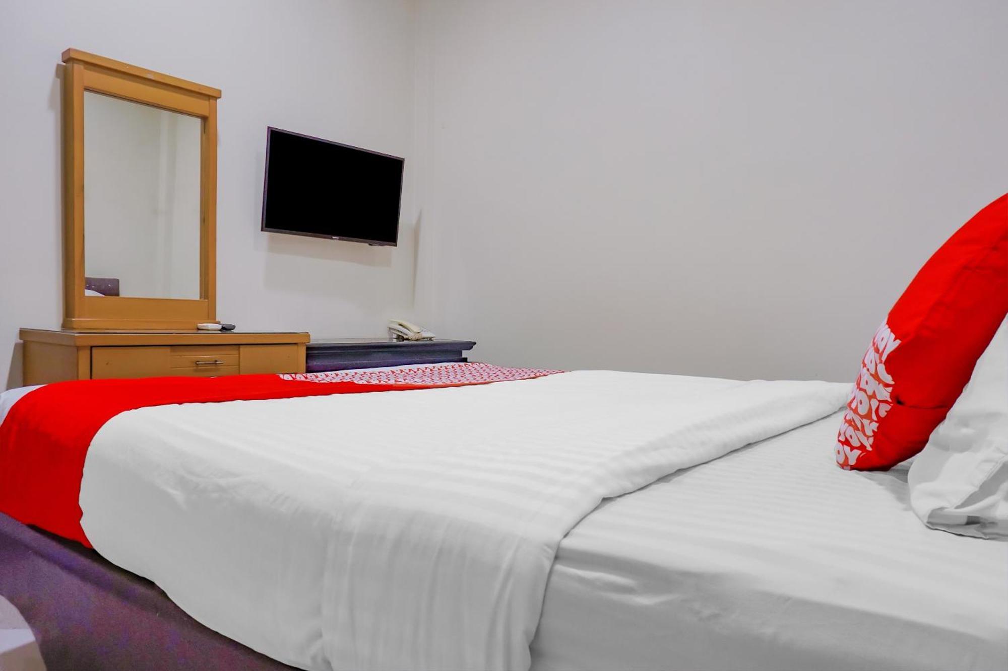 Oyo 117 Blueberry Homestay Джакарта Екстериор снимка