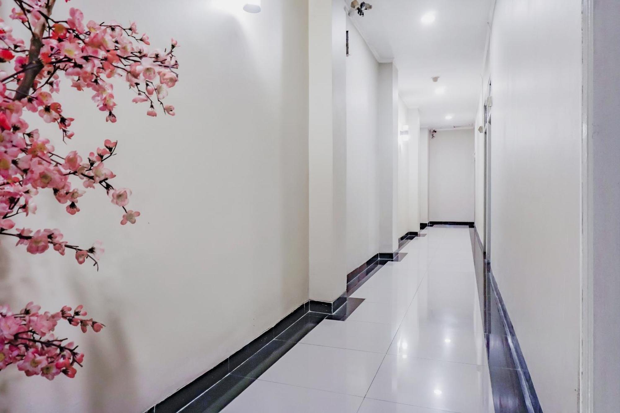 Oyo 117 Blueberry Homestay Джакарта Екстериор снимка